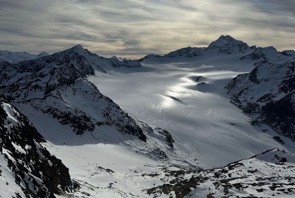 LK Kurs Skigebiete - Blick Richtung höchstem Berg Tirols – der Wildspitze |© LO.LA